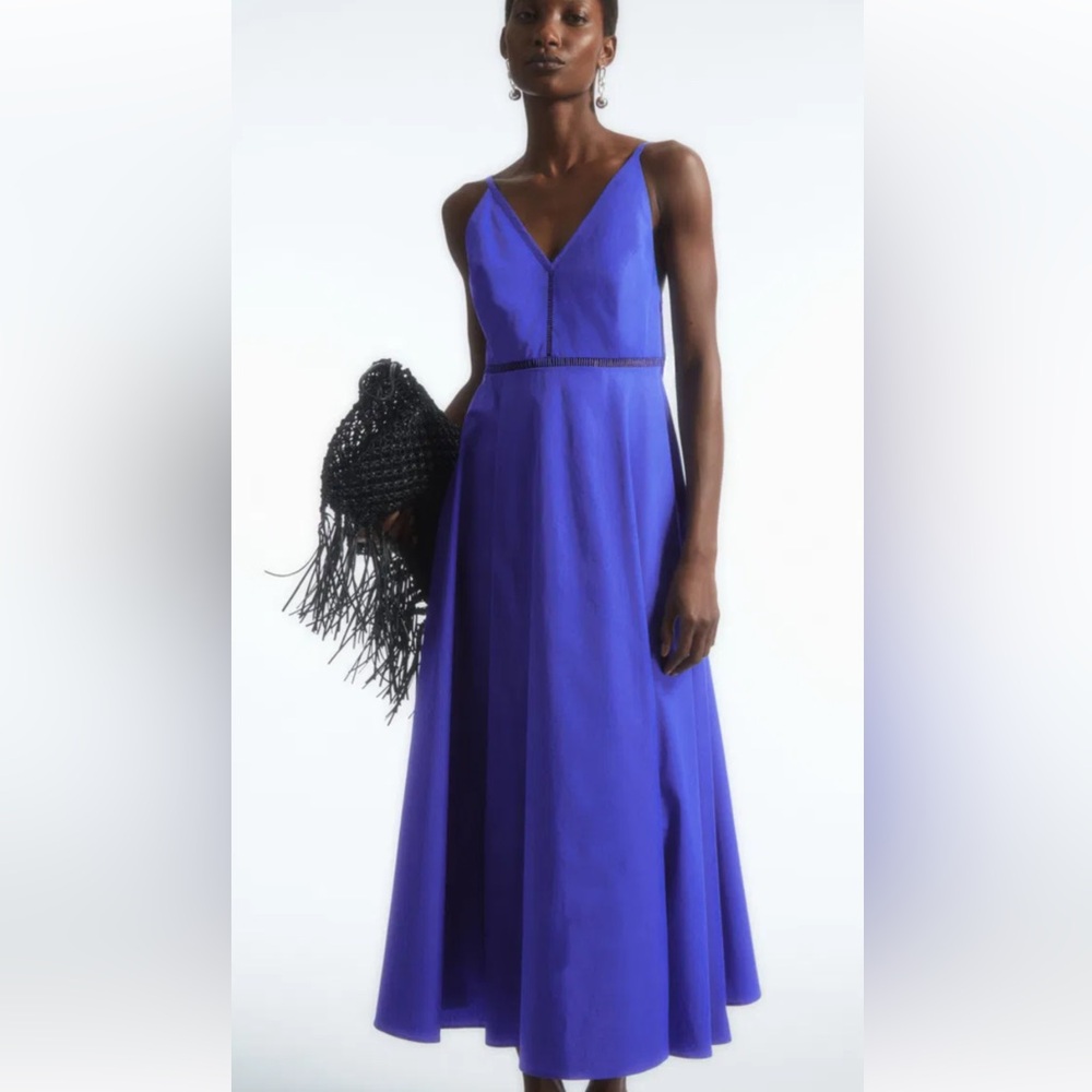 COS Blue Sleeveless Maxi Sundress
Fits like a 6